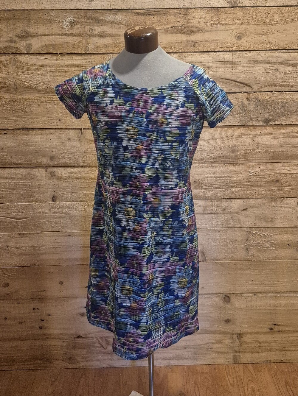 5/$50.  Women's Floral Print Blue Multicolor Short Sleeve Dress
